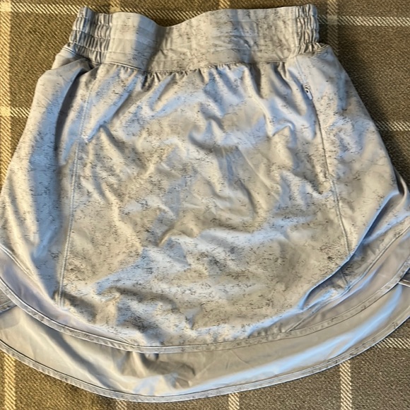 COPY - Lululemon skirts size 4 - Picture 2 of 4